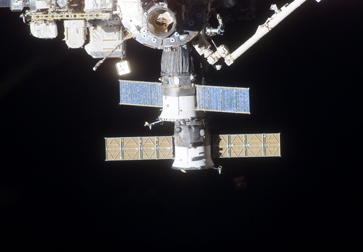 STS115-E-06276