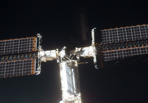 STS115-E-06278