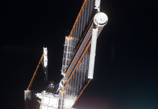 STS115-E-06285