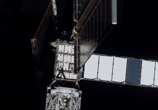 STS115-E-06287