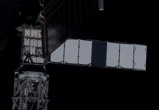 STS115-E-06289