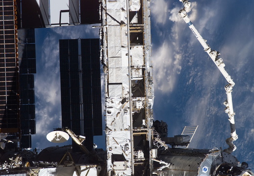 STS115-E-06298