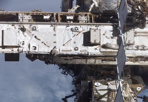 STS115-E-06323