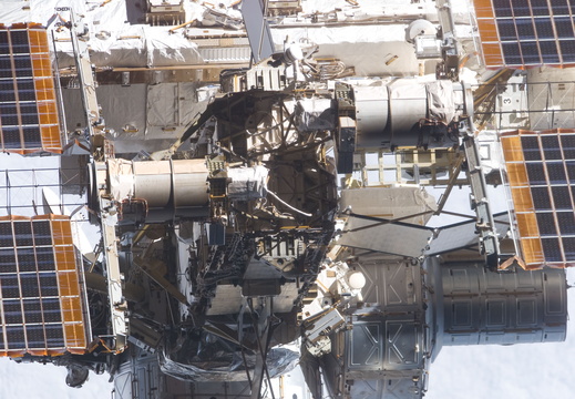 STS115-E-06341