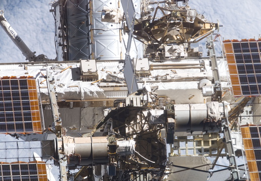 STS115-E-06342