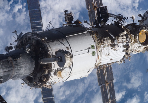 STS115-E-06357