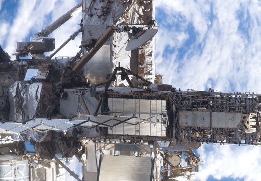 STS115-E-06361
