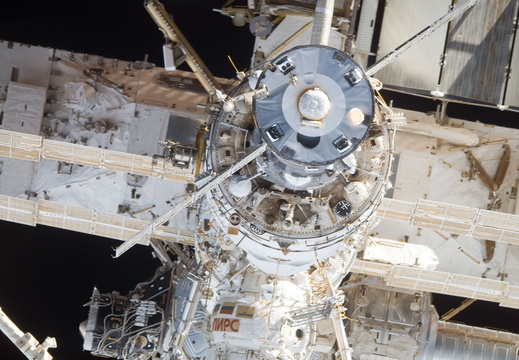 STS115-E-06380