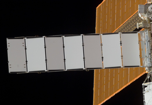 STS115-E-06383