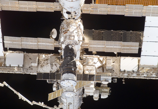 STS115-E-06389