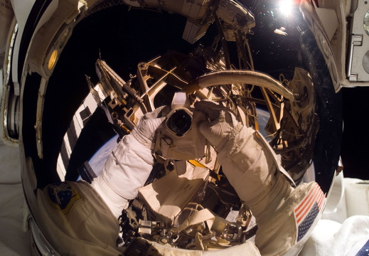 STS115-E-06424