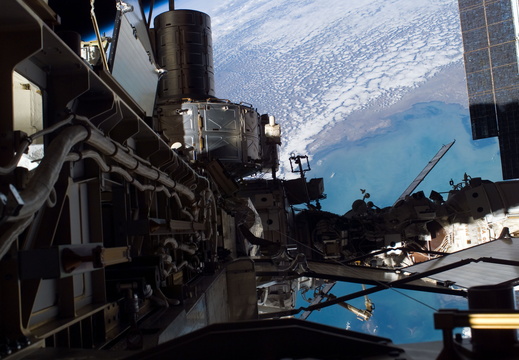 STS115-E-06426