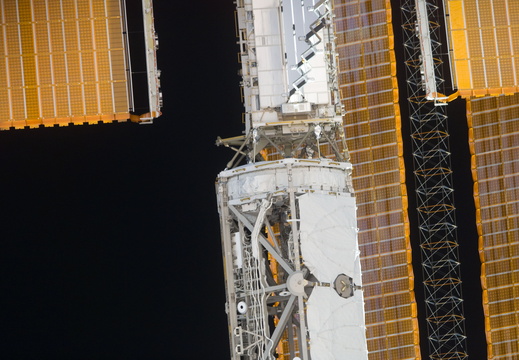 STS115-E-06435
