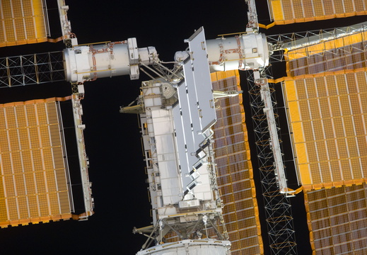 STS115-E-06436