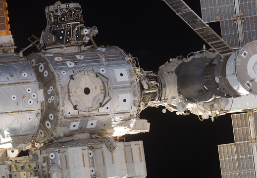 STS115-E-06455