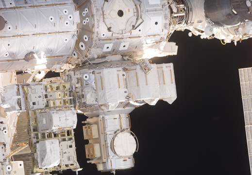 STS115-E-06458