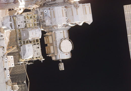 STS115-E-06459
