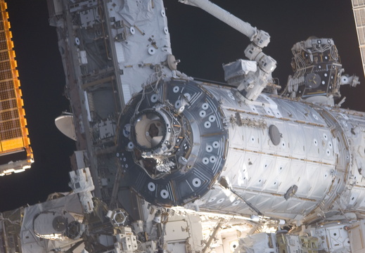 STS115-E-06475