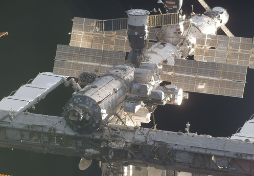 STS115-E-06477