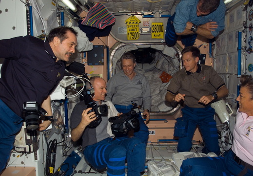 STS115-E-06523