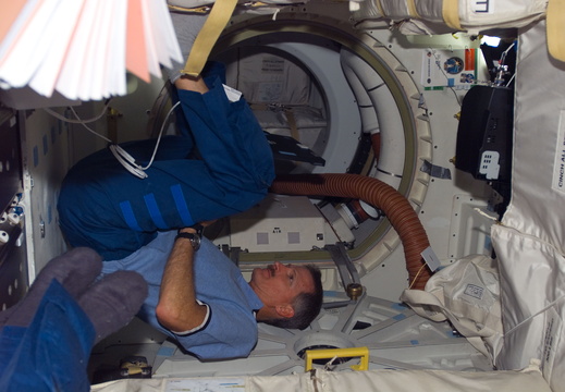 STS115-E-06575