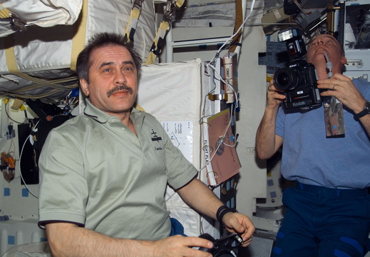 STS115-E-06582