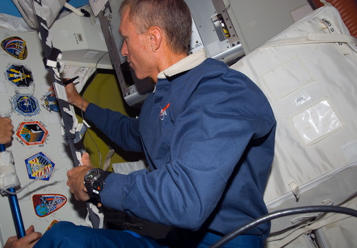 STS115-E-06597
