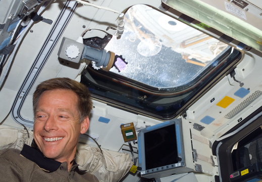STS115-E-06612