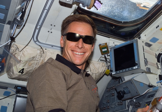 STS115-E-06613