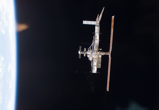 STS115-E-06702