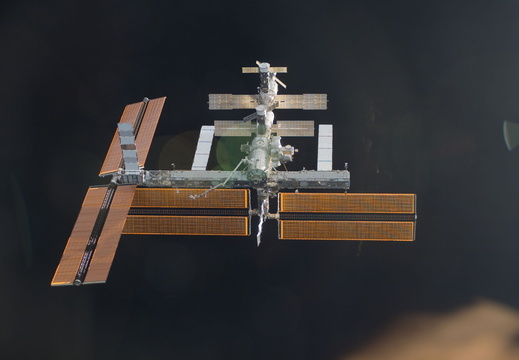 STS115-E-06748