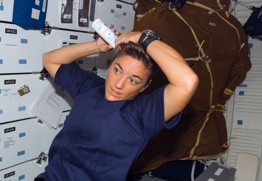 STS115-E-07208