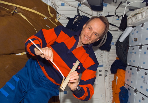 STS115-E-07210
