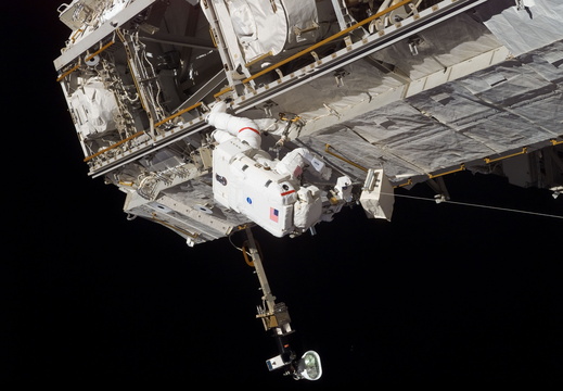 STS115-E-07372