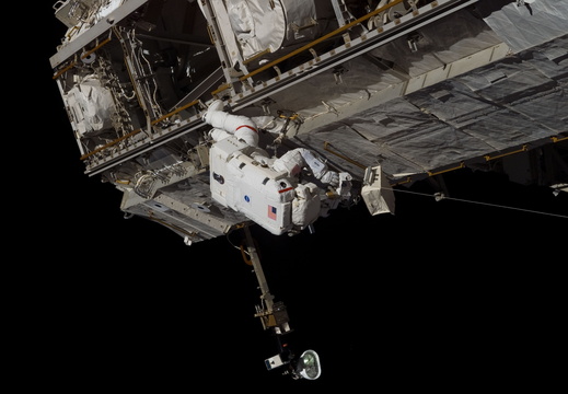 STS115-E-07373