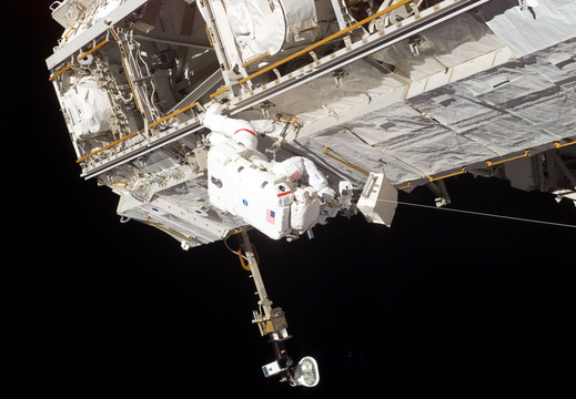 STS115-E-07374