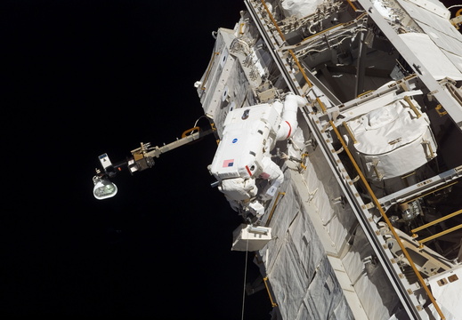 STS115-E-07375