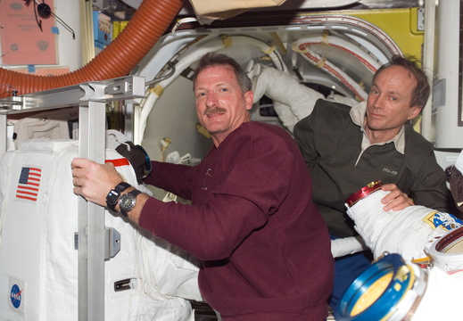 STS115-E-07378