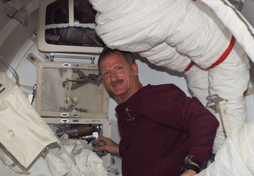 STS115-E-07379