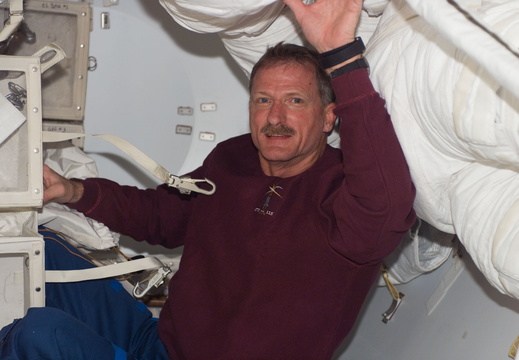 STS115-E-07381