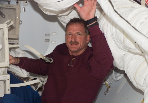 STS115-E-07382