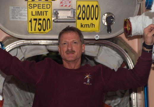 STS115-E-07384