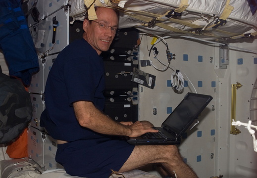 STS115-E-07425