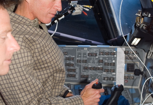 STS115-E-07519