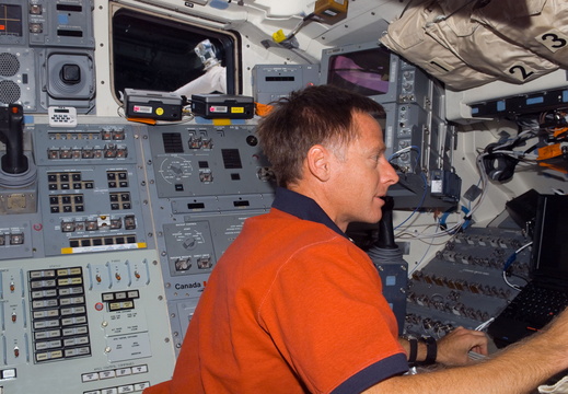 STS115-E-07668