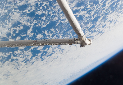 STS115-E-07671