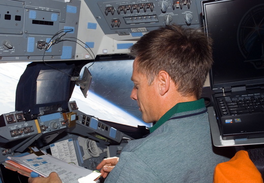 STS115-E-07691
