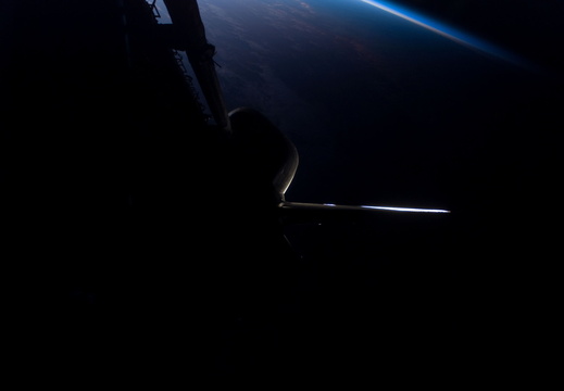 STS115-E-07891