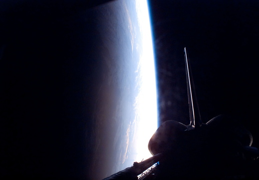 STS115-E-07898