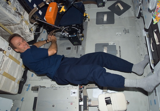 STS115-E-07940